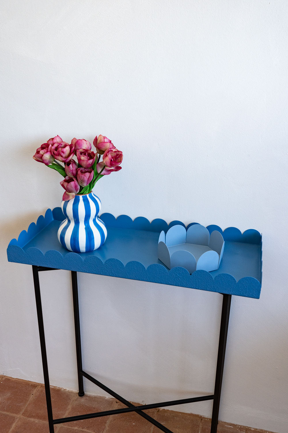 Mesa Auxiliar De Metal Diseño Flor Cristina Oria