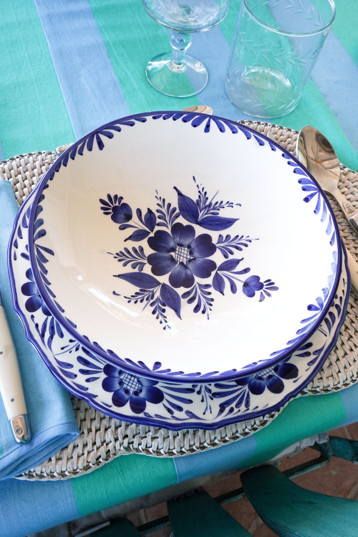 Detalle Plato Hondo Vajilla Flores Azules Seis Personas Cristina Oria 