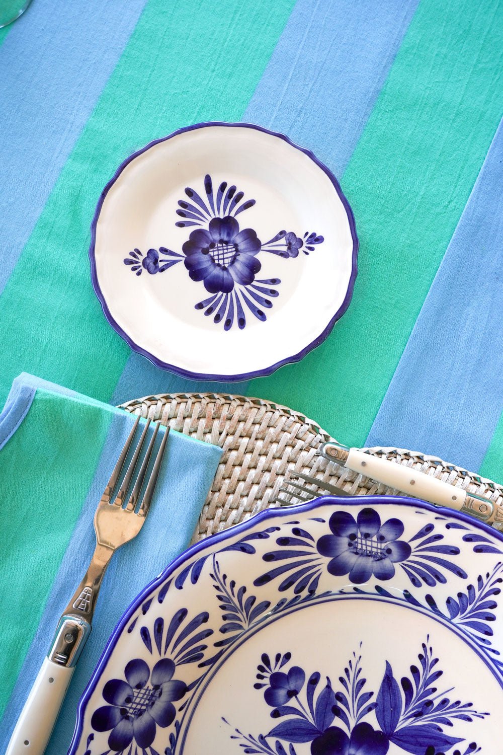 Plato De Pan Flores Azules Cristina Oria 