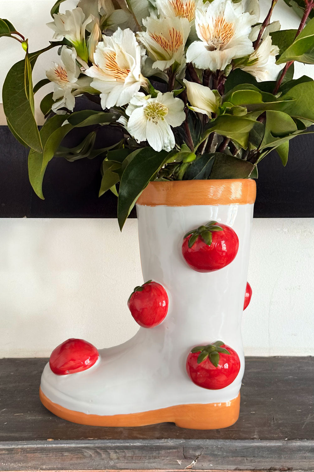 Jarrón Diseño Bota Con Tomates Blanco Cristina Oria 