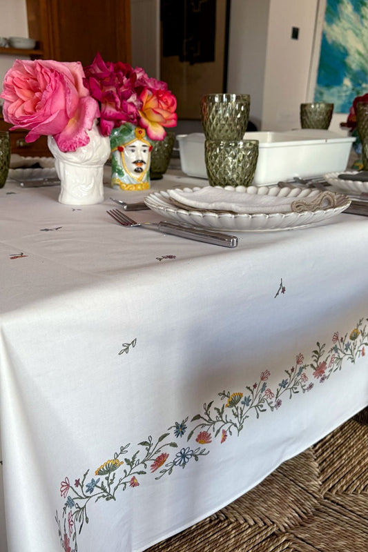 Mantel Antimanchas Con Diseño De Flores Bordadas Cristina Oria