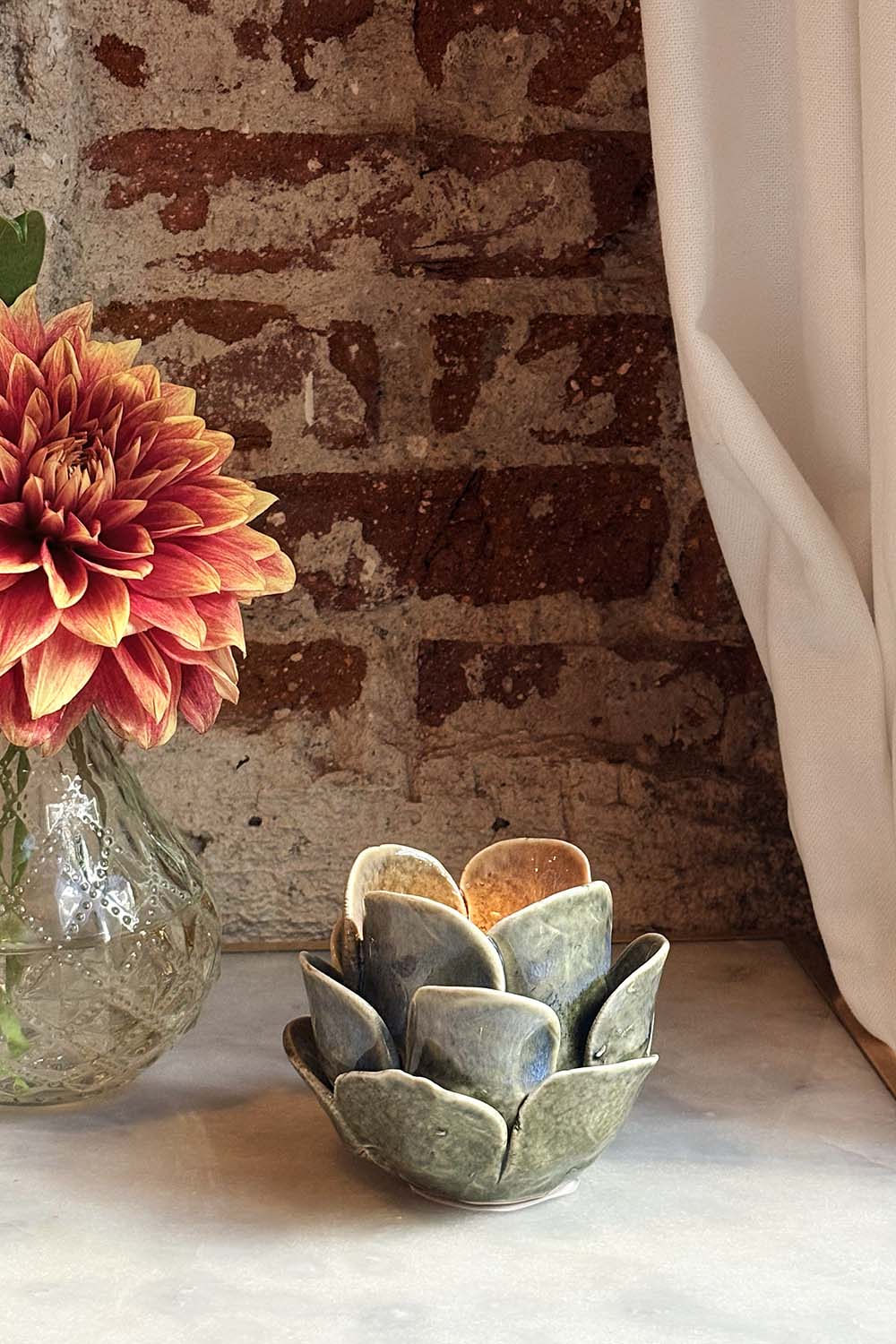 Kerzenhalter mit Blumendesign
