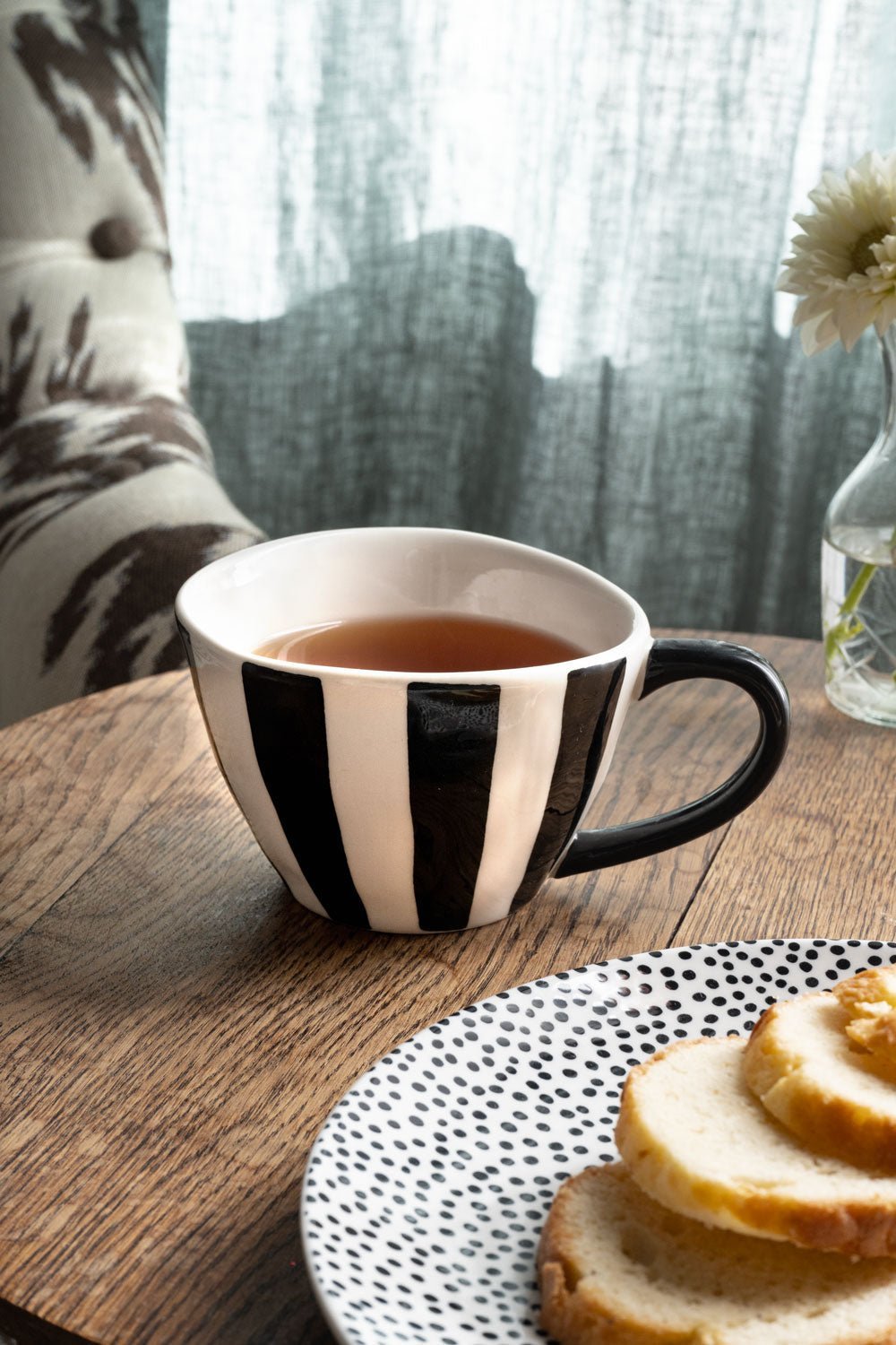 Detalle Mug Vajilla Artesana Rayas Verticales Cristina Oria 