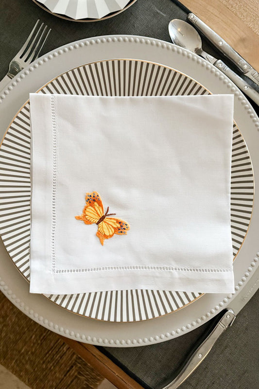 Servilleta Bordada A Mano Con Diseño De Mariposa Amarilla Cristina Oria 