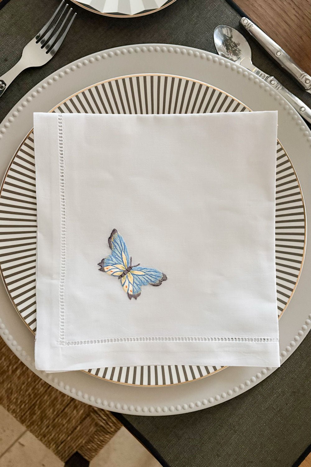 Servilleta Bordada A Mano Con Diseño De Mariposa Azul Cristina Oria 
