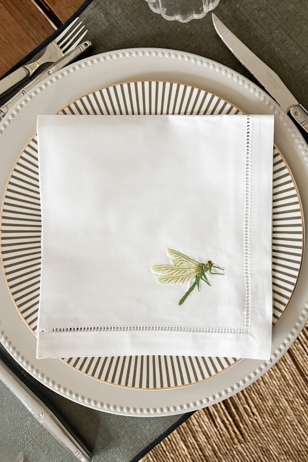 Servilleta Bordada A Mano Con Diseño De Libélula Verde Cristina Oria 