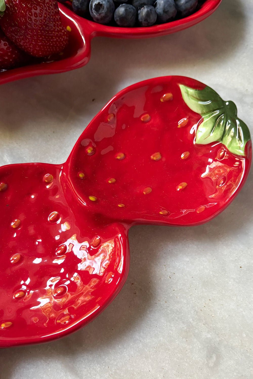 Detalle Bandeja Diseño Tres Fresas Cristina Oria 