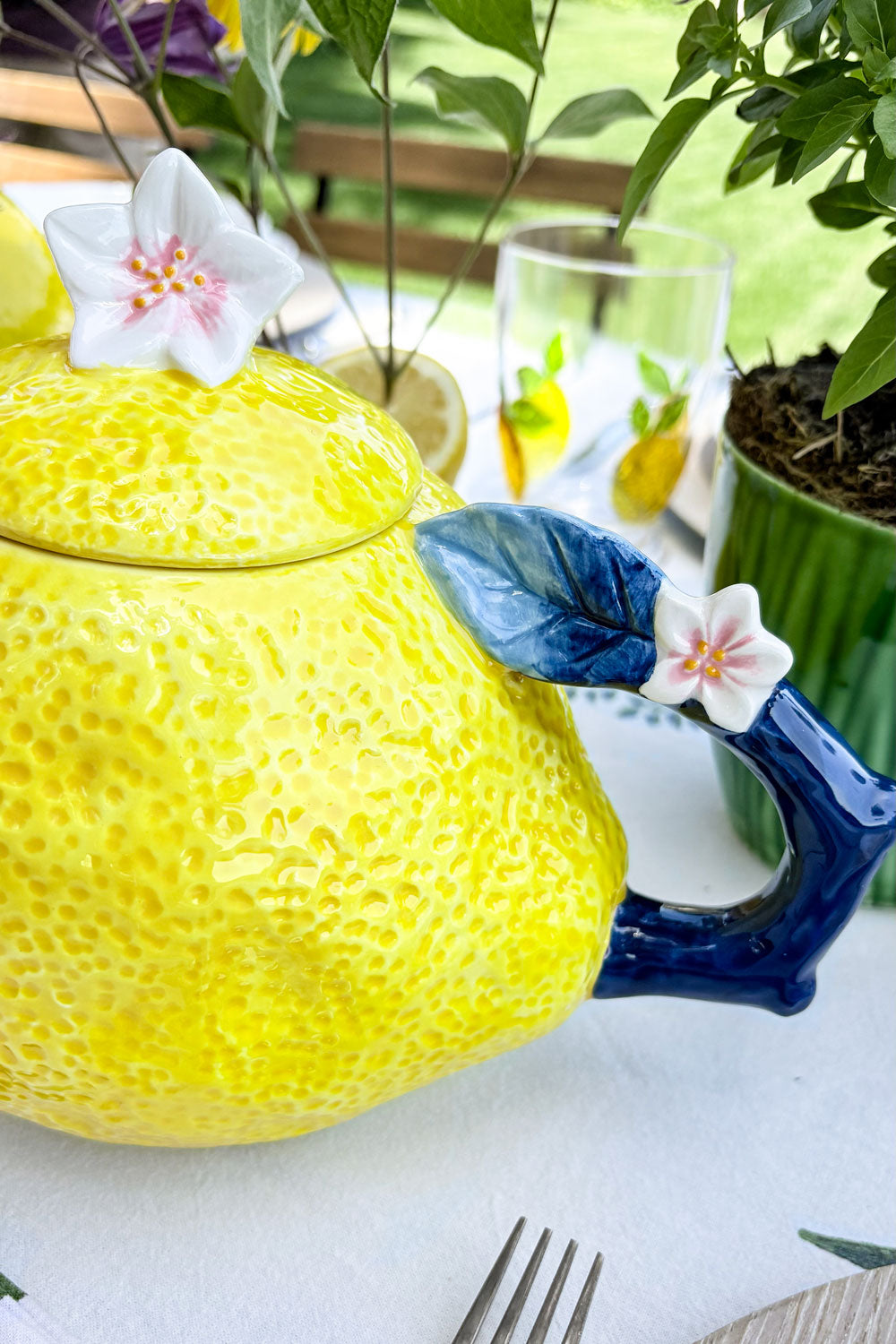 Detalles Tetera Diseño Limón & Flor Cristina Oria