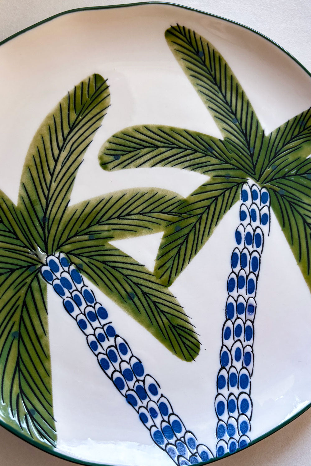 Detalles Plato De Postre En Porcelana Diseño Palmeras Cristina Oria