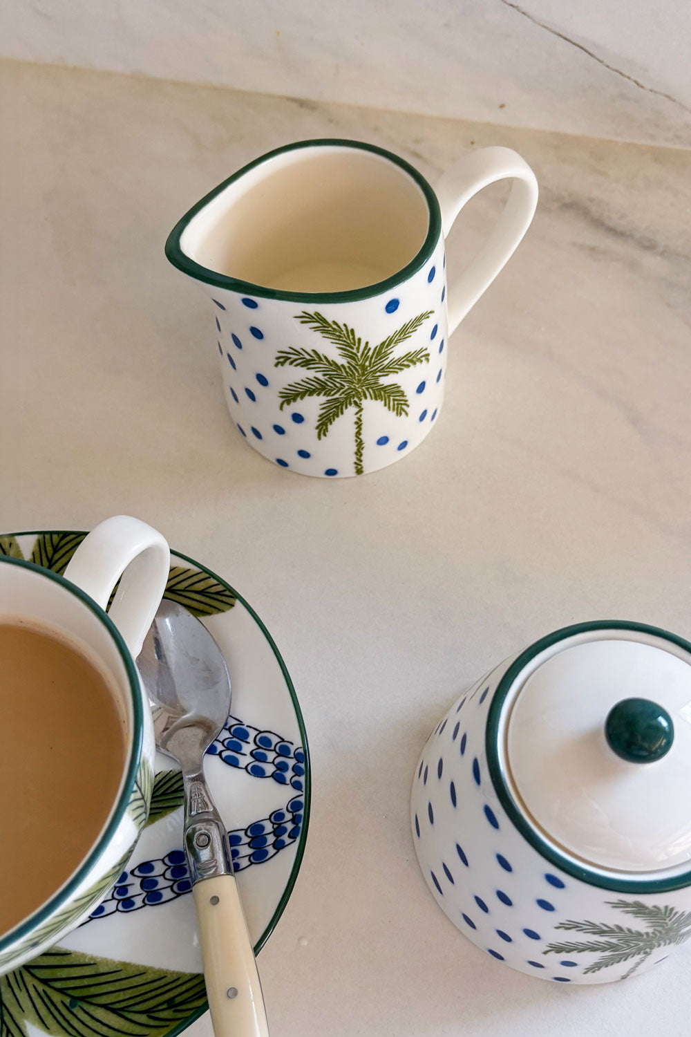 Tres Piezas Set Azucarero & Lechera De Porcelana Diseño Palmeras Cristina Oria