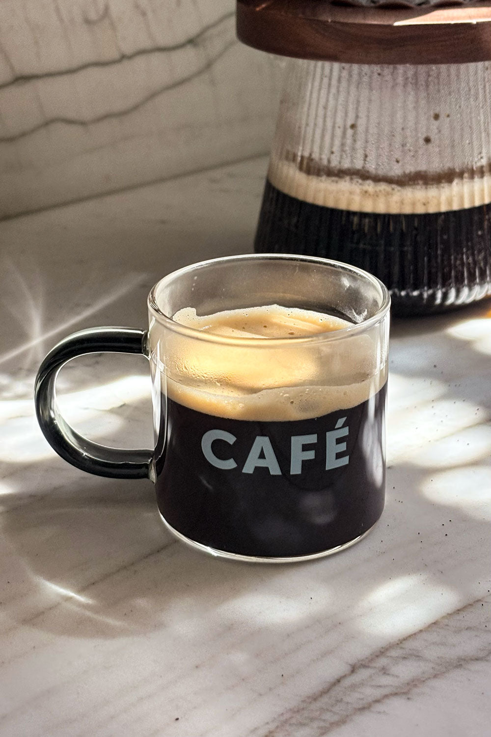 Detalles Taza Café De Vidrio Con Asa De Colores Negro Cristina Oria