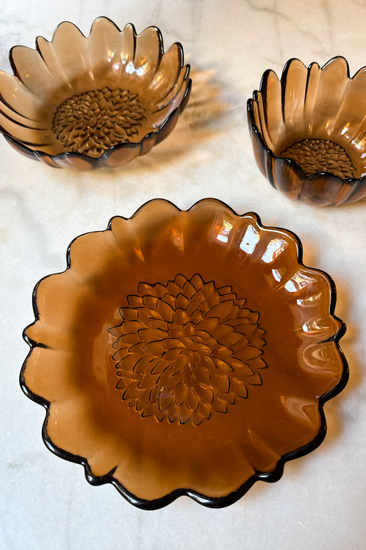 Plato De Postre De Cristal Con Diseño De Flor Irregular Ámbar Cristina Oria