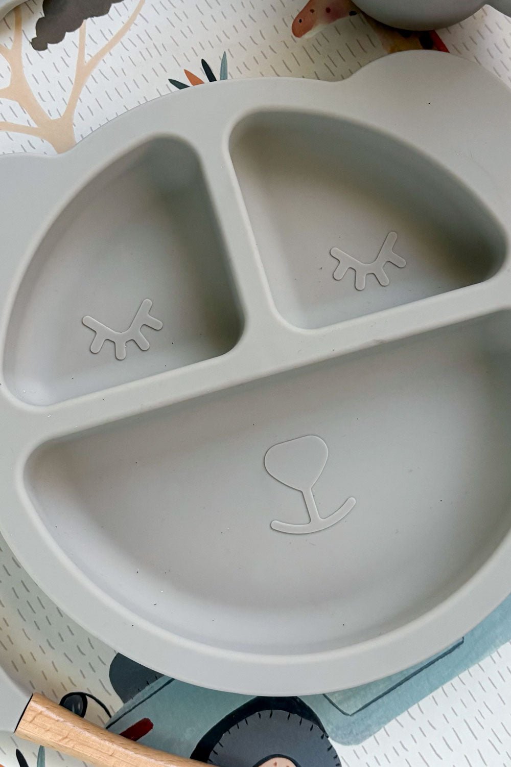 Detalle Plato De Silicona Diseño Oso Cristina Oria 