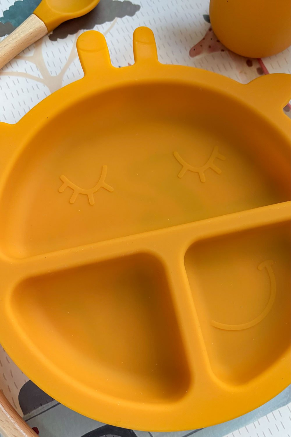 Detalle Diseño Plato De Silicona Diseño Jirafa Cristina Oria 