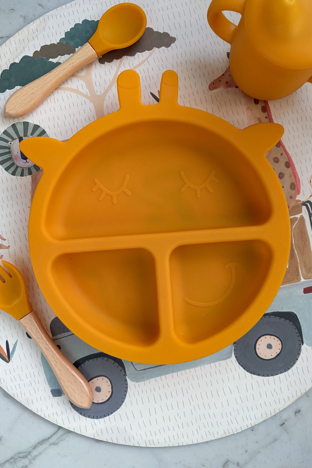 Detalle Plato De Silicona Diseño Jirafa Cristina Oria 