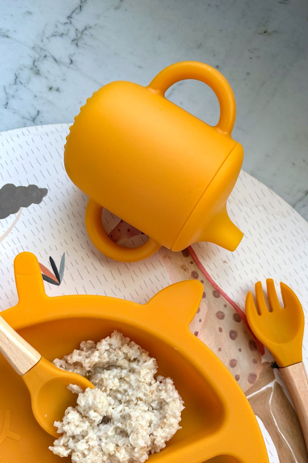 Detalle Vaso Aprendiz De Silicona Mostaza Cristina Oria 