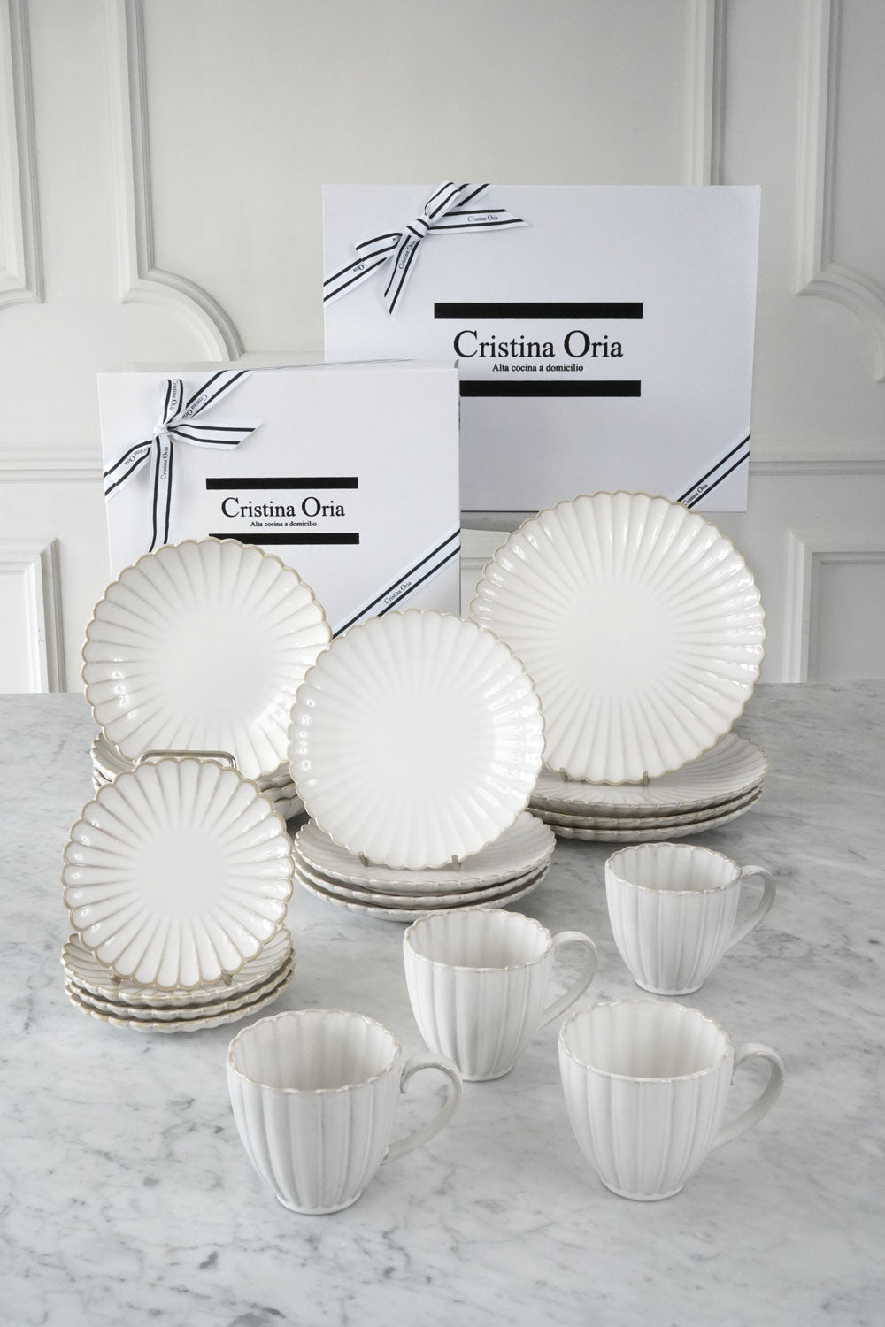 Vajilla Blanca Flor & Mug Cuatro Personas Cristina Oria 