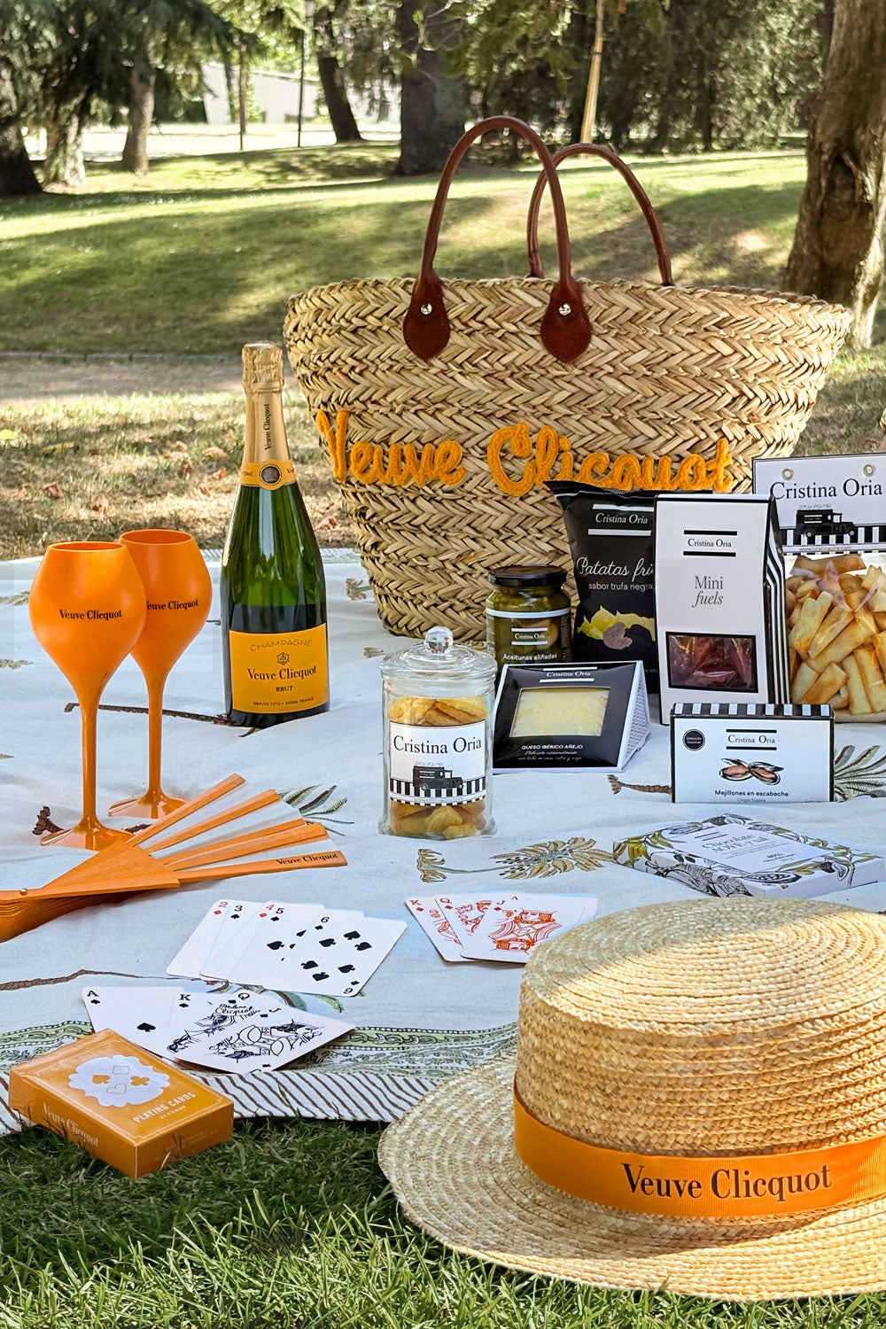 Capazo Veuve Clicquot & Productos Gourmet CO Cristina Oria
