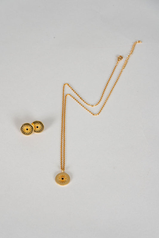 Combinação de brincos & colar dourados com design de sol e zircónia negra