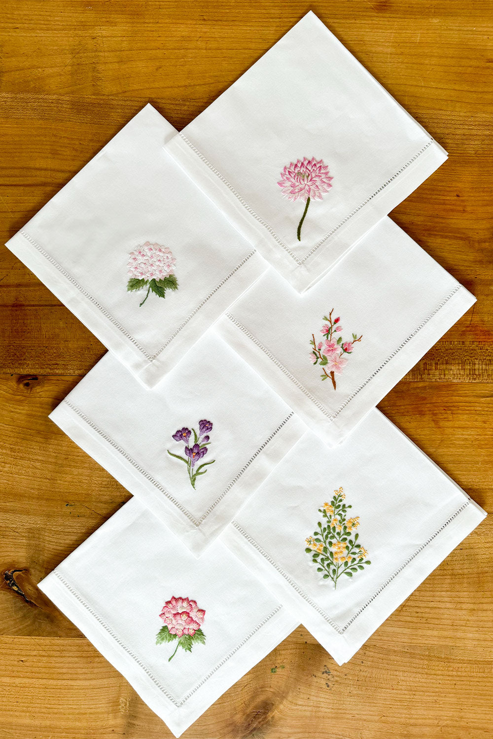 Set de 6 Servilletas Bordadas a Mano con Diseño de Flores Cristina Oria