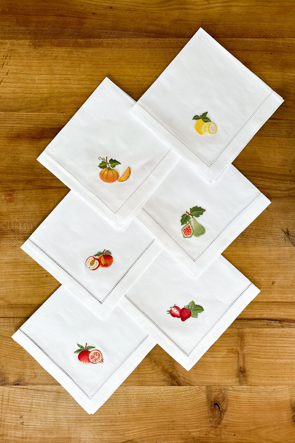 Set de 6 Servilletas Bordadas a Mano con Diseño de Frutas Cristina Oria 