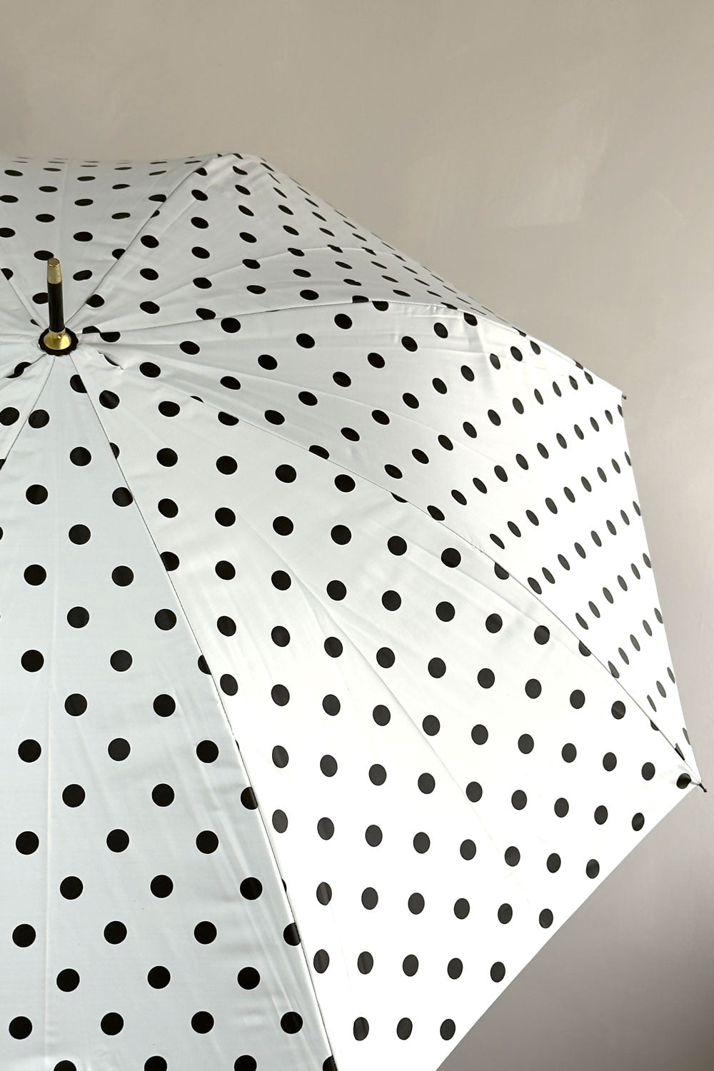 Paraguas Blanco Con Lunares Negros
