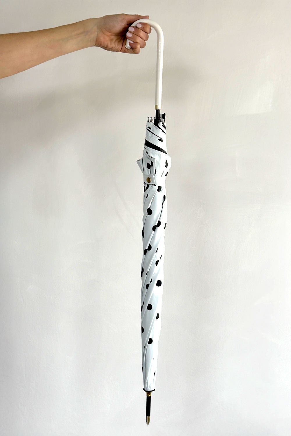 Paraguas Blanco Con Lunares Negros