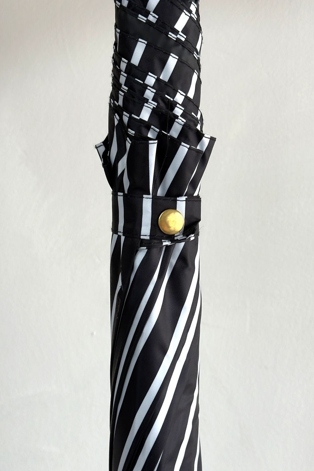 Paraguas Negro Con Rayas Blancas