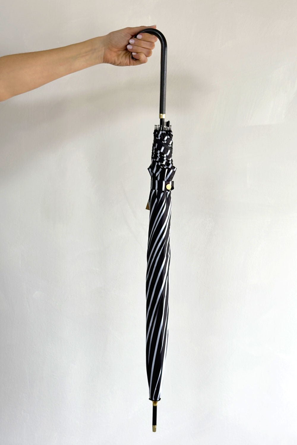 Paraguas Negro Con Rayas Blancas