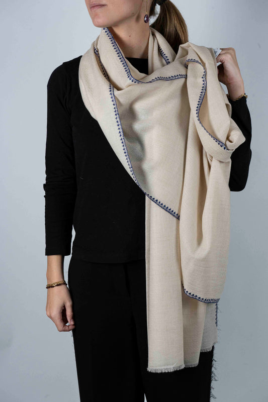 Bufanda De Cashmere Beige Con Bordado Morado