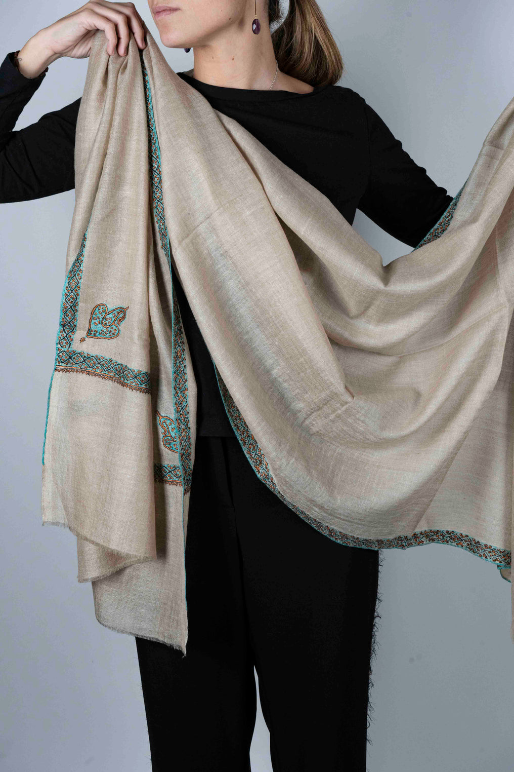 Pashmina Lisa Con Bordado