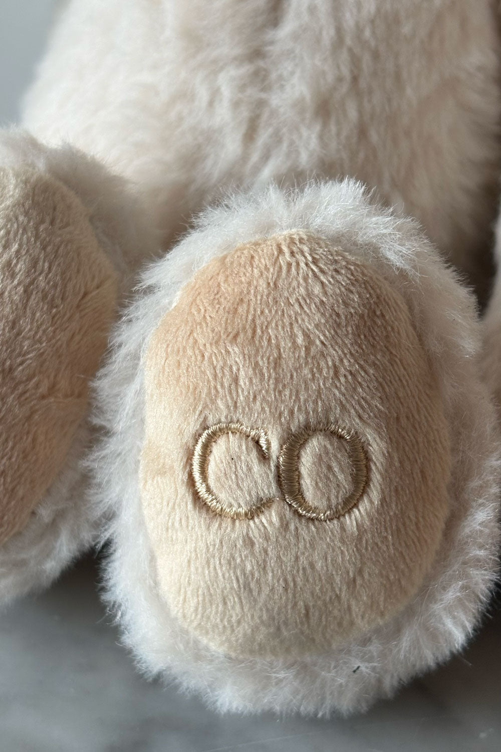 Detalle Peluche Con Diseño De Conejo Blanco Cristina Oria 