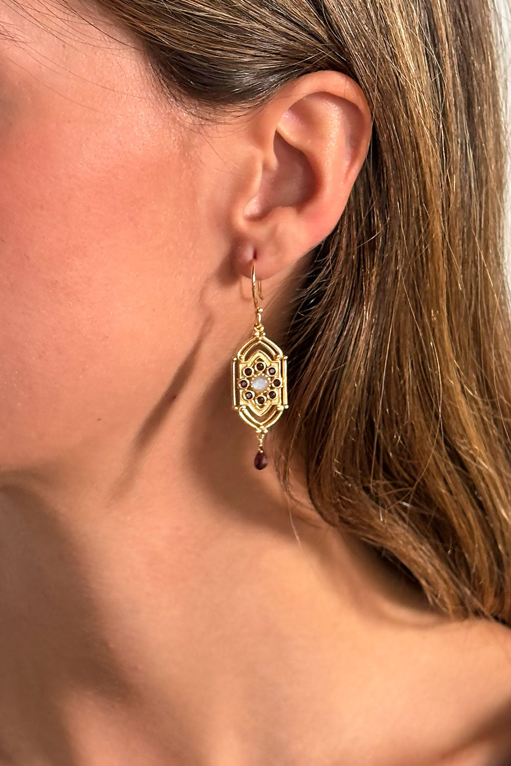 Detalles Pendientes Dorados Con Diseño Relicario Cristina Oria