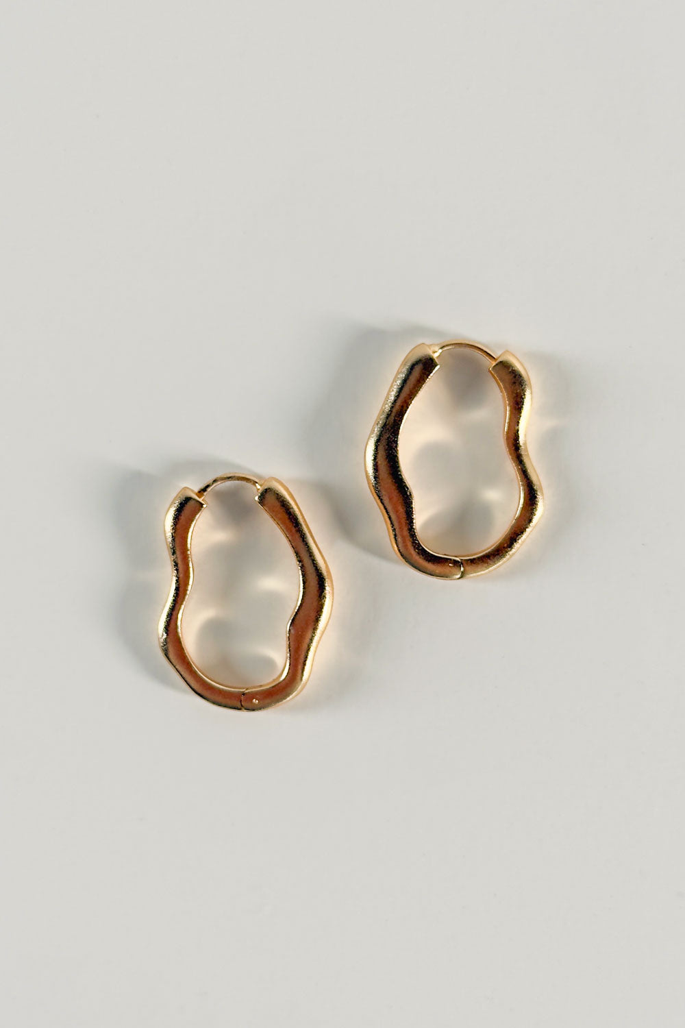 Pendientes Dorados Con Diseño Aros Ondulados Cristina Oria
