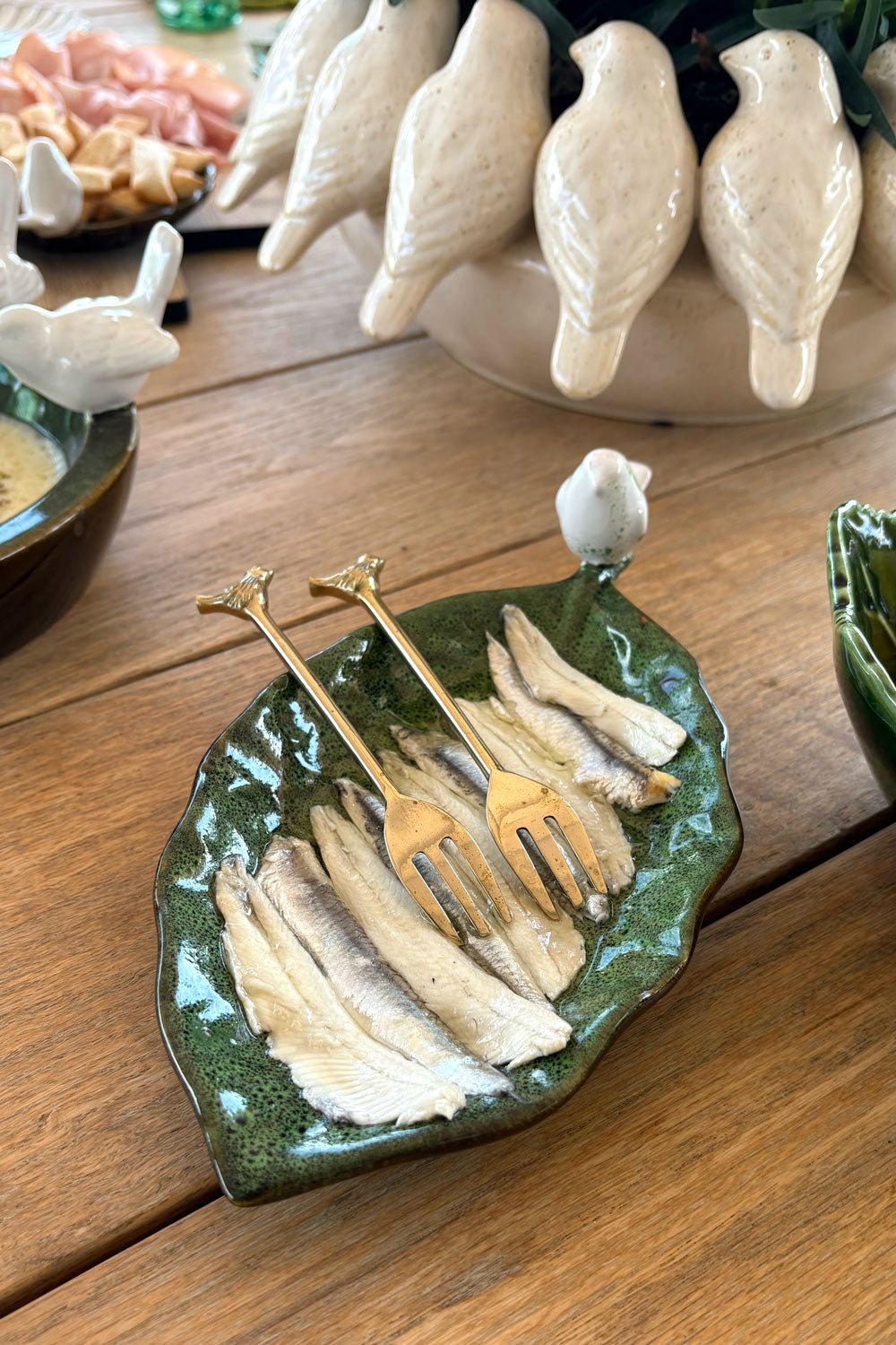 Tablett mit Blattdesign und Vogelfigur | Geschirr