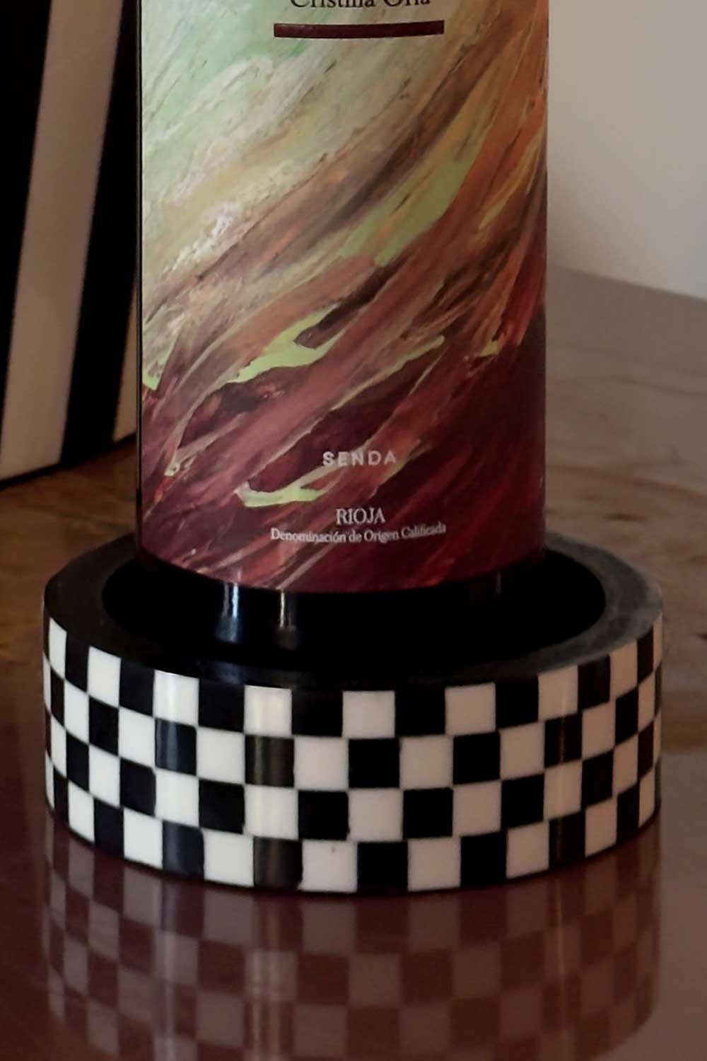 Posa Botellas De Resina Con Diseño De Cuadros Blancos Y Negros