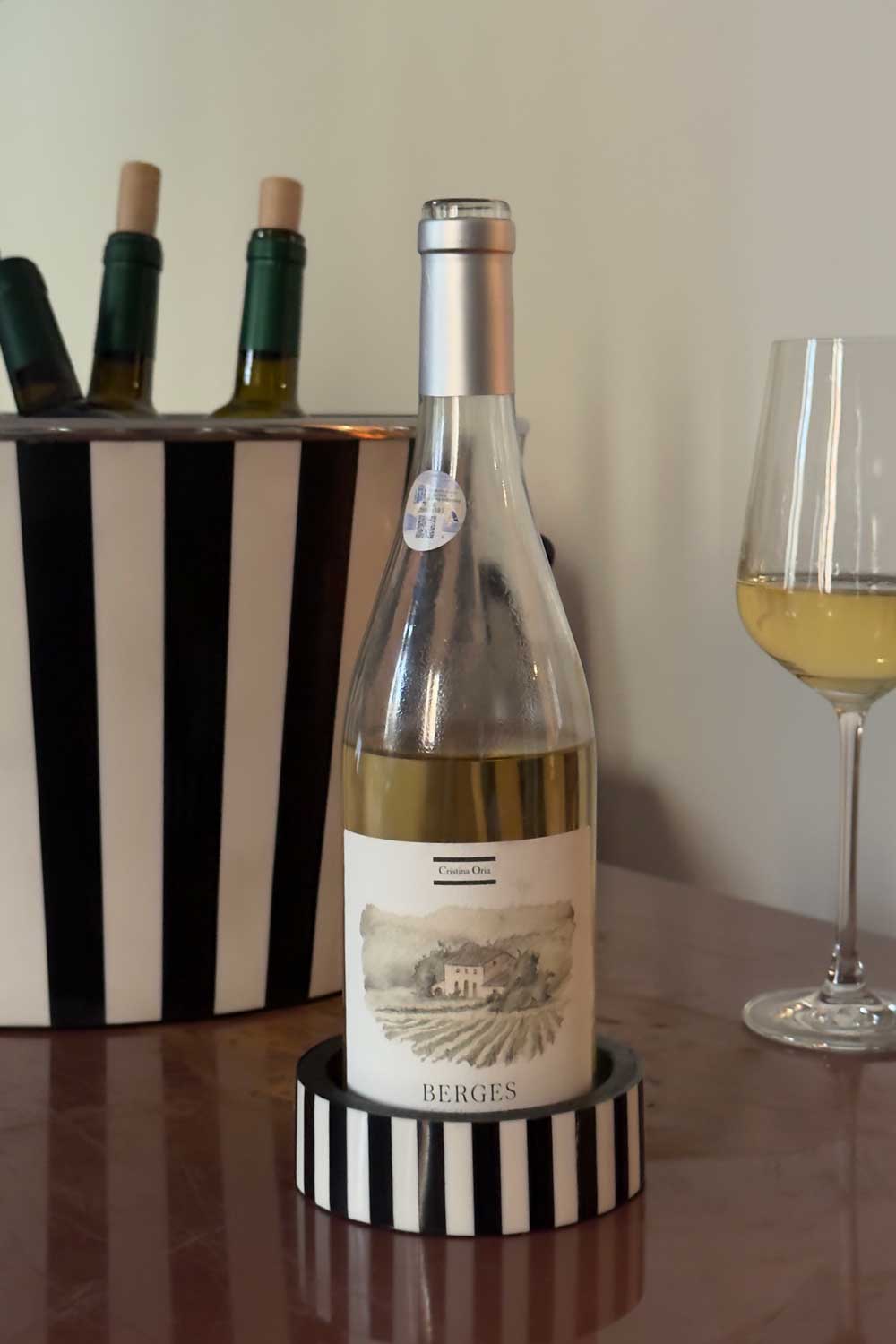 Posa Botellas De Resina Con Diseño De Rayas Blancas Y Negras