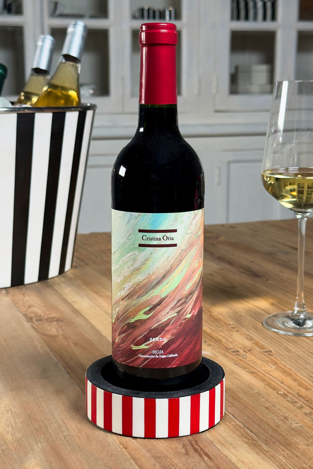 Detalles Posa Botellas De Resina Con Diseño De Rayas Rojas Y Blancas Cristina Oria