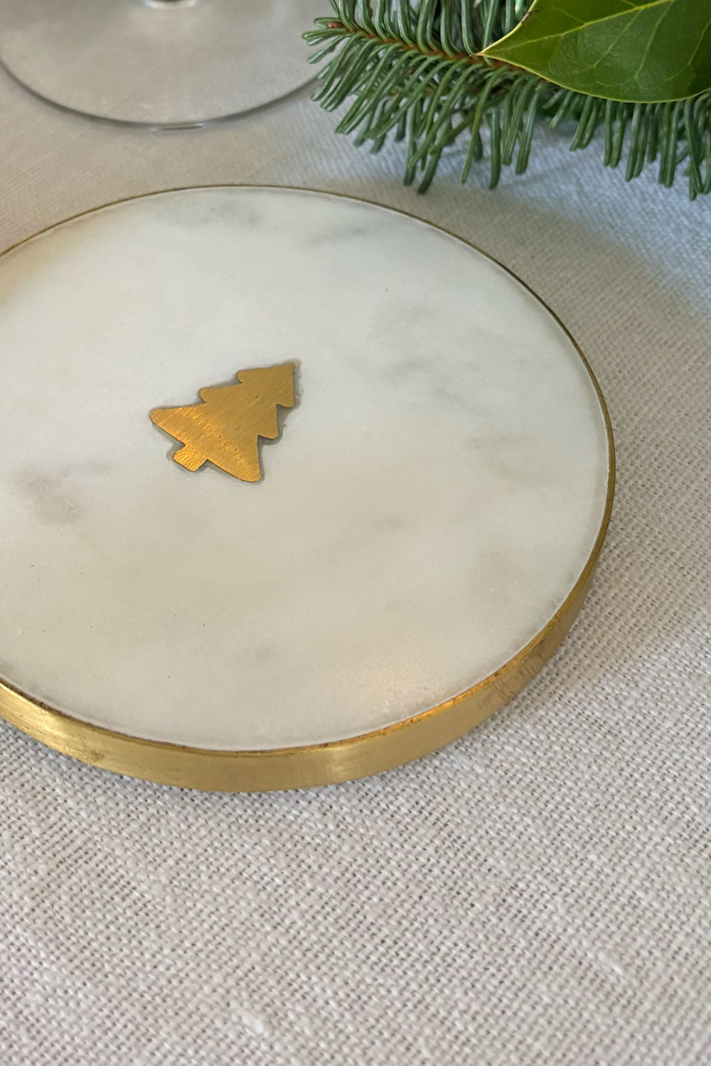 Detalle Posavasos Mármol Blanco Con Figura De Árbol Cristina Oria 