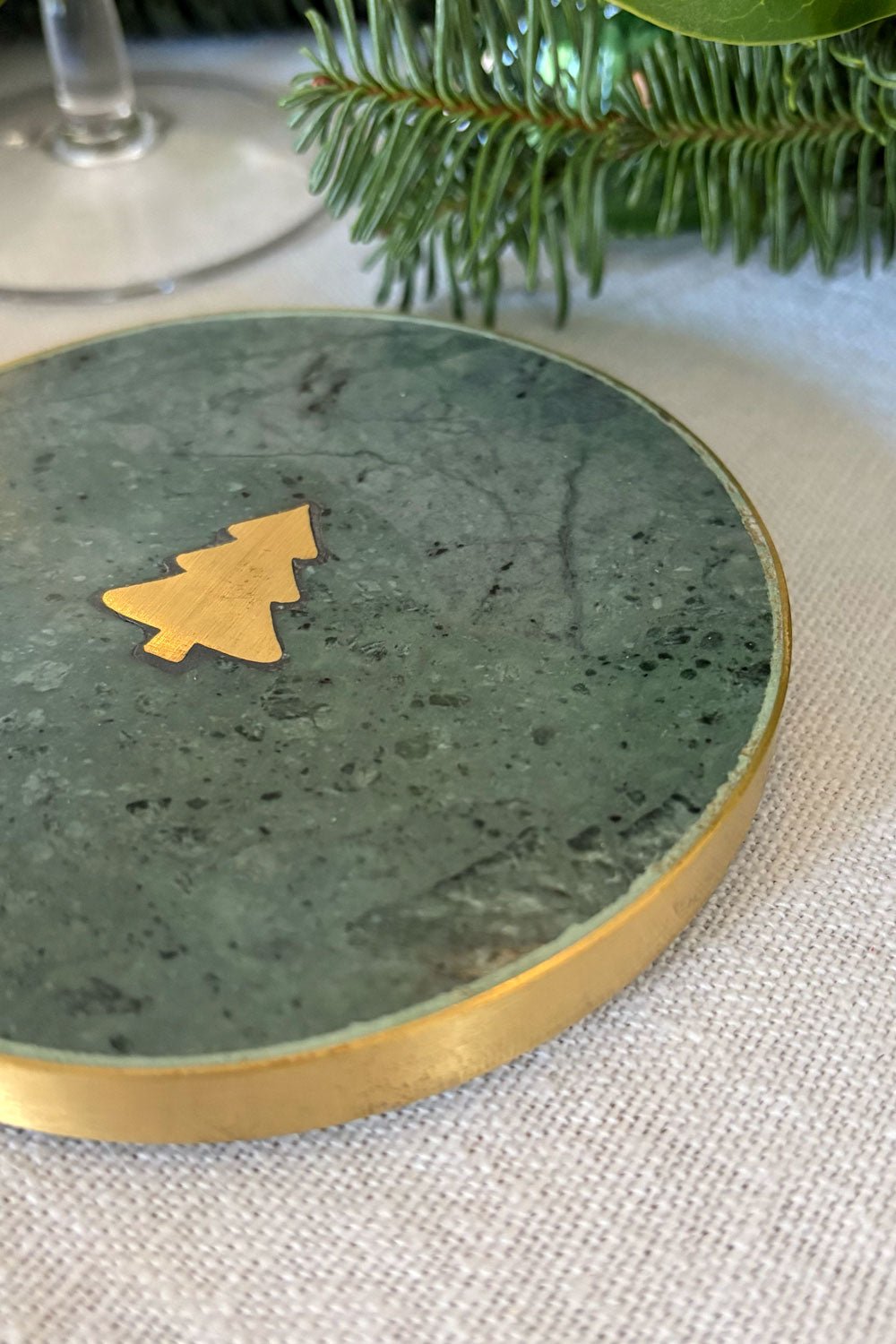 Detalle Posavasos Mármol Verde Con Figura De Árbol Cristina Oria 