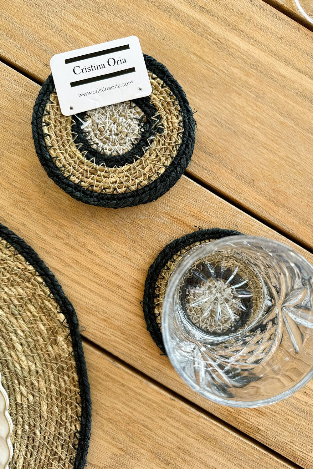 Detalle Set 6 Posavasos de Seagrass Beige y Negro Cristina Oria