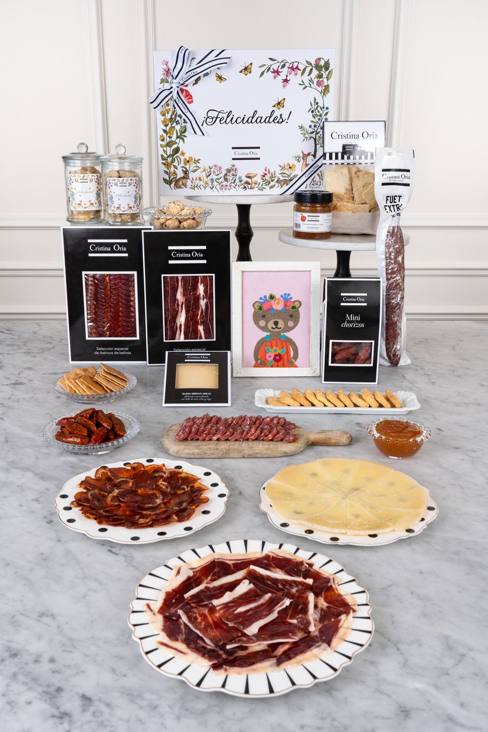 Caja Recién Mamá Homenaje Gastro & Cuadros Bordados Osa Cristina Oria 