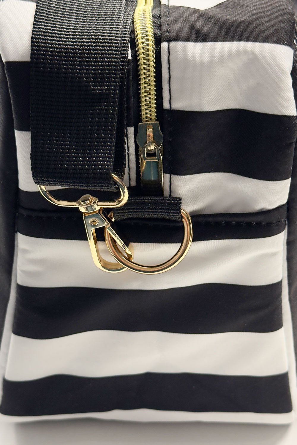 Sac Isotherme Blanc et Noir avec le message “Delicious Moments”