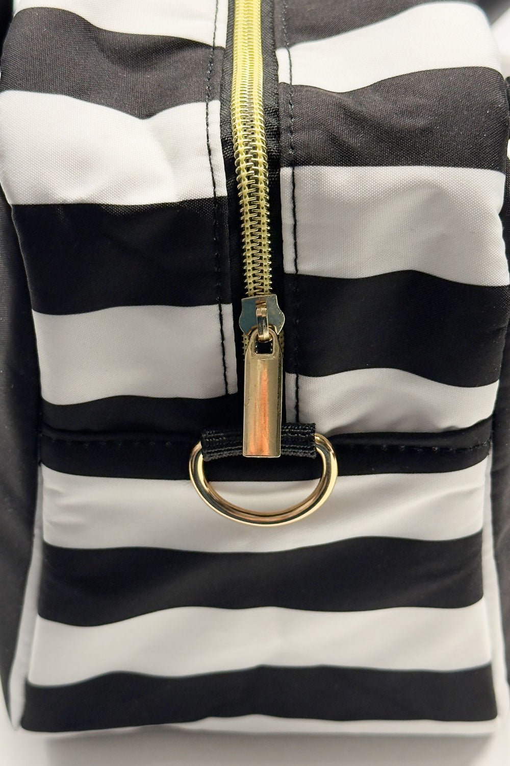 Sac Isotherme Blanc et Noir avec le message “Delicious Moments”