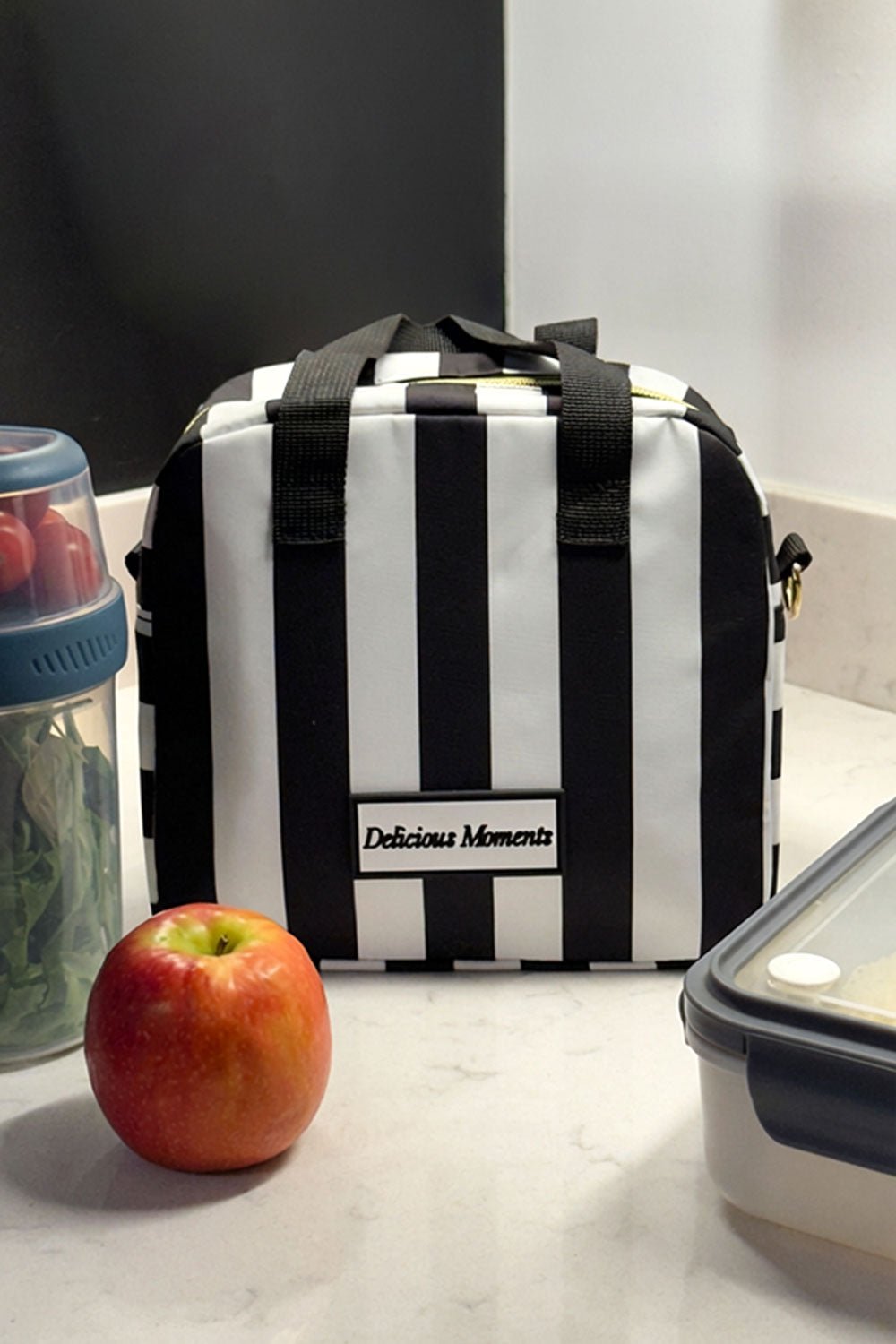 Sac Isotherme Blanc et Noir avec le message “Delicious Moments”