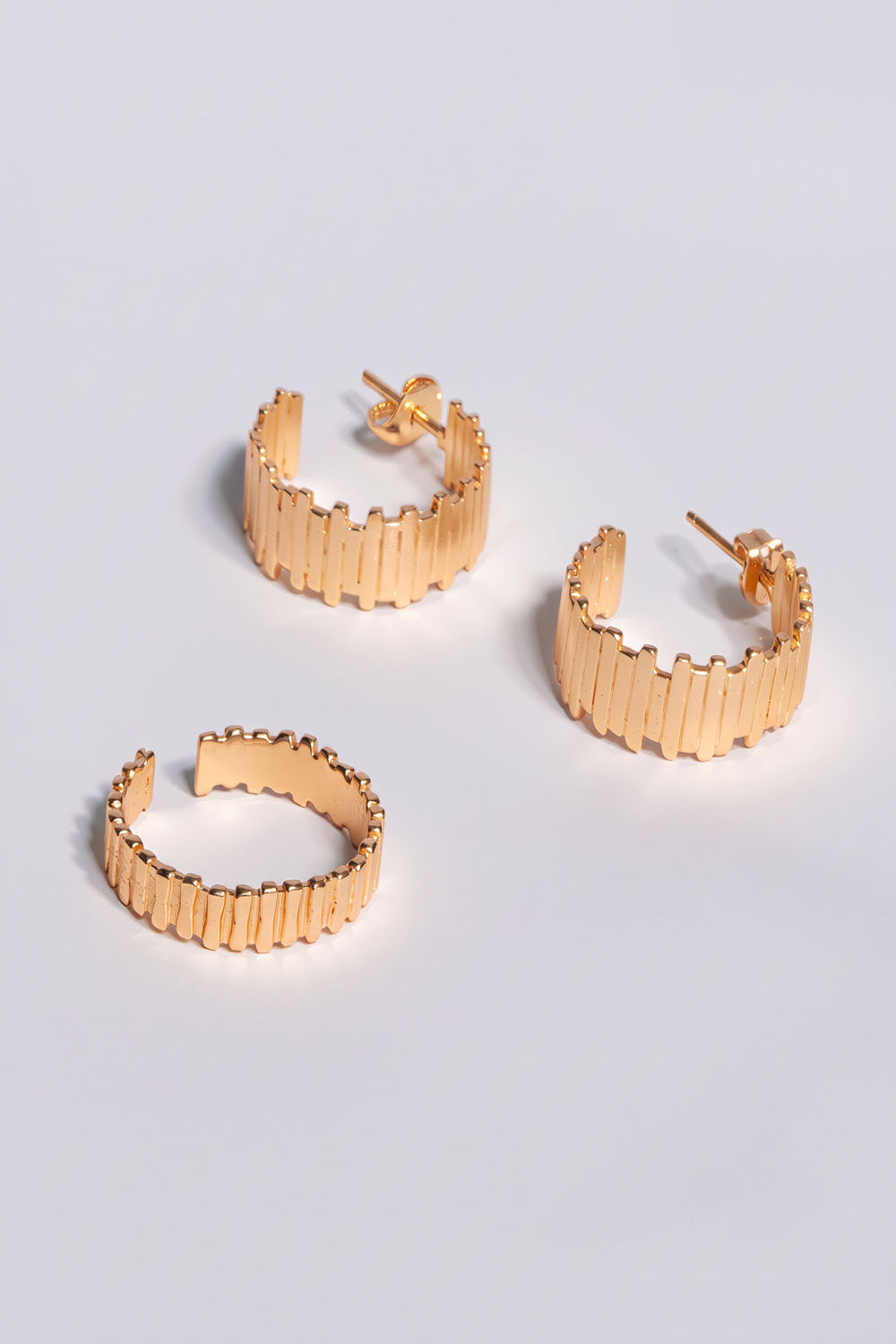 Detalles Combinación Anillo & Pendiente Diseño Irregular Cristina Oria