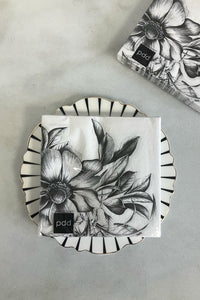 Servilletas de papel flor blanca y negra cristina oria