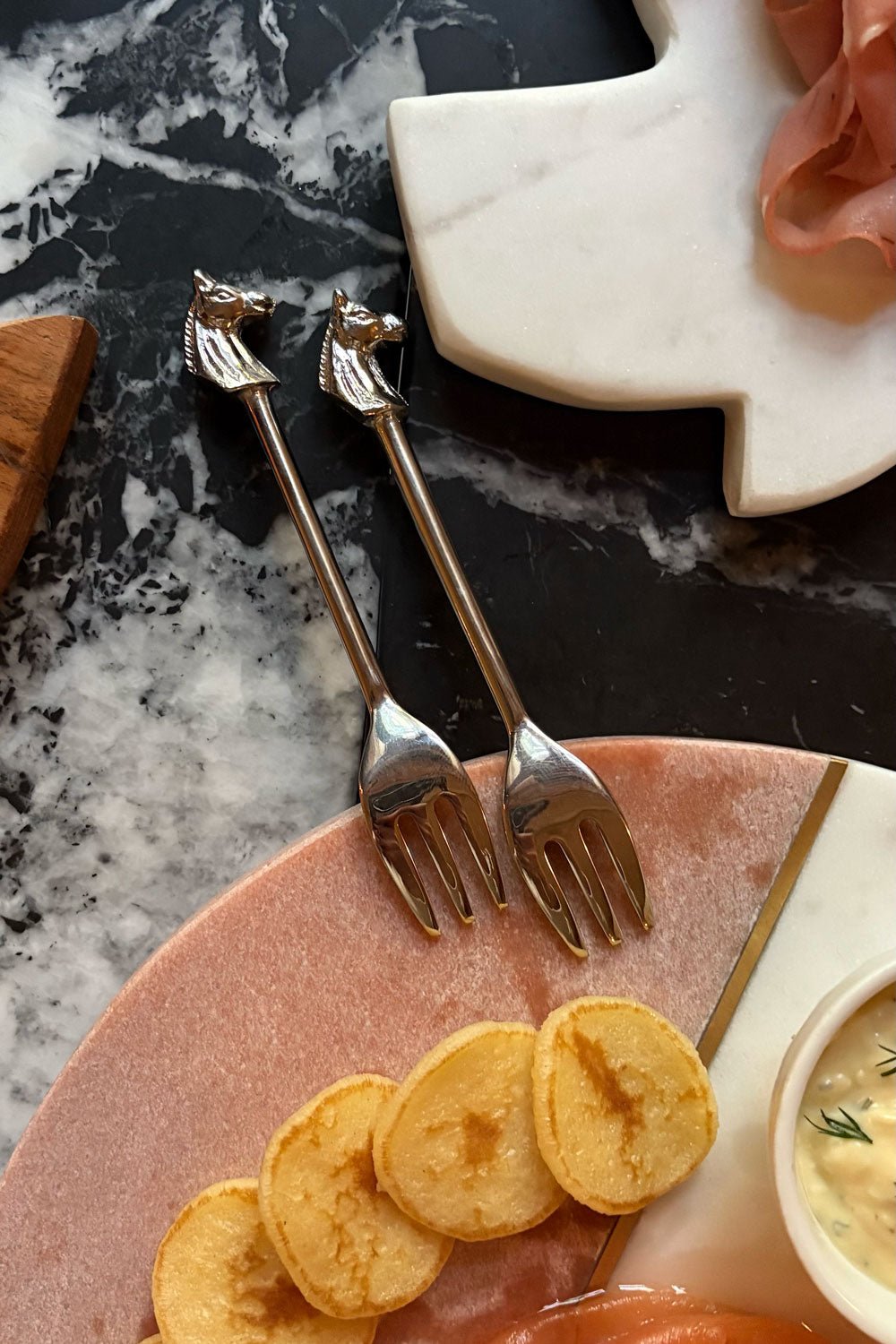 Detalle Composición Set De 4 Tenedores Con Diseño De Caballos Cristina Oria 