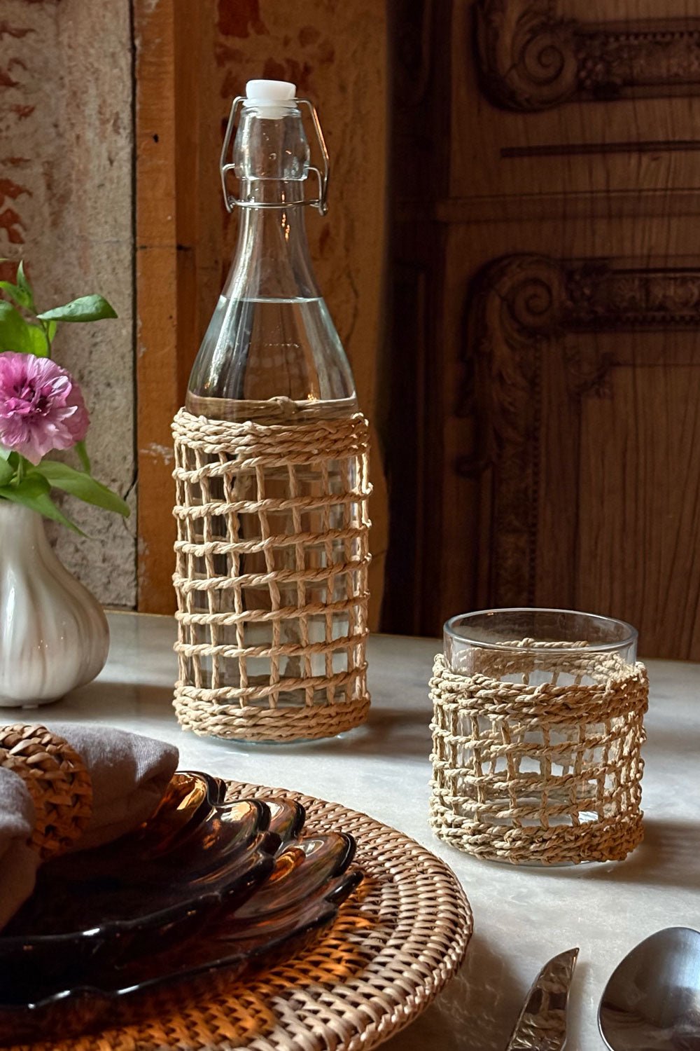 Detalle Set De Botella Y Vasos Con Entramado De Fibra Cristina Oria 