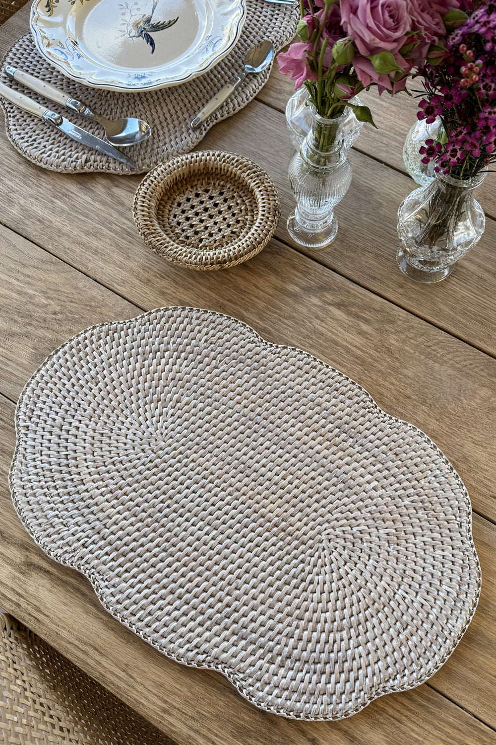Ovales weißes Rattan-Tischset | Rattan-Kollektion